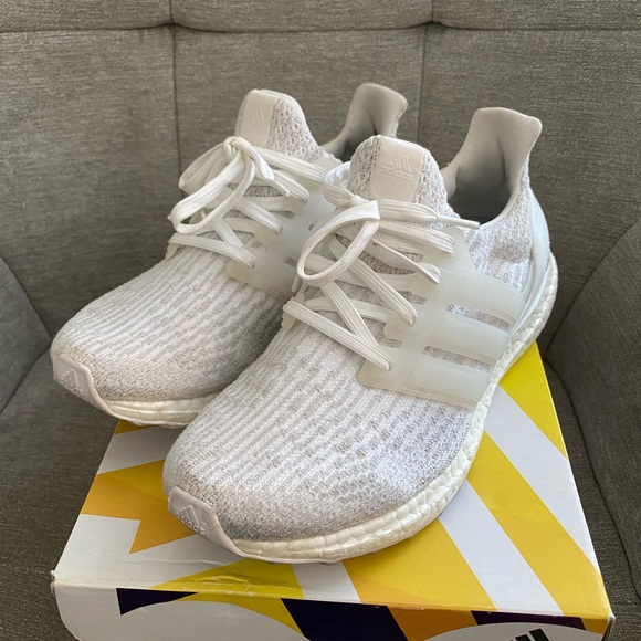 Kids Ultra boost all white 5.5y - Picture 2 of 8